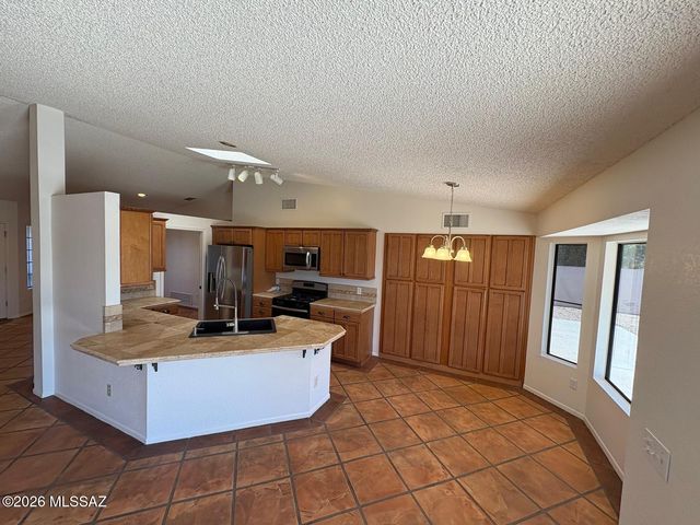 6070 S Oyama Drive, Tucson, AZ 85746