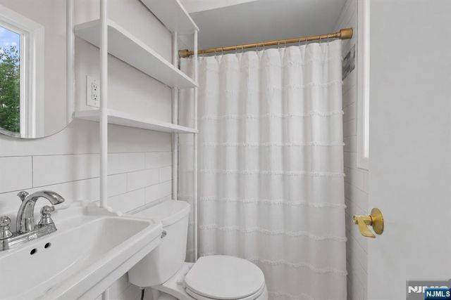 15 Robby Road, Little Ferry, NJ 07643