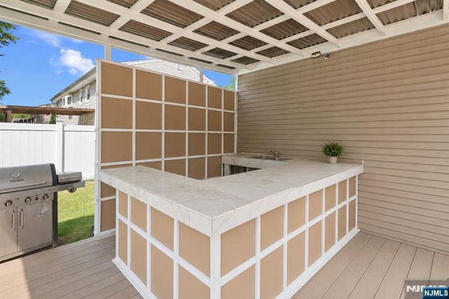 15 Robby Road, Little Ferry, NJ 07643
