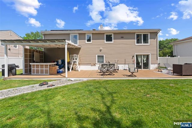 15 Robby Road, Little Ferry, NJ 07643