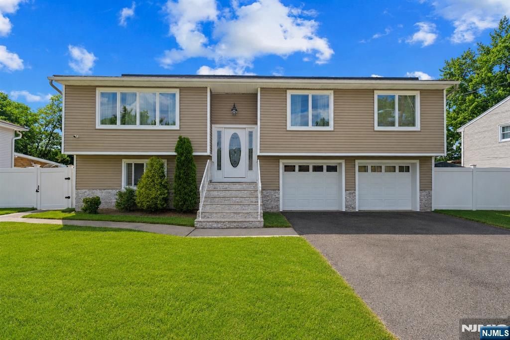 15 Robby Road, Little Ferry, NJ 07643