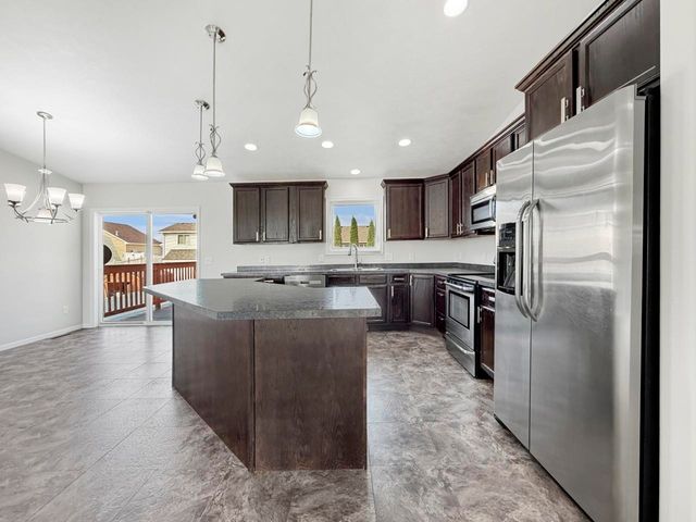 1801 Sunset Blvd, Minot, ND 58703