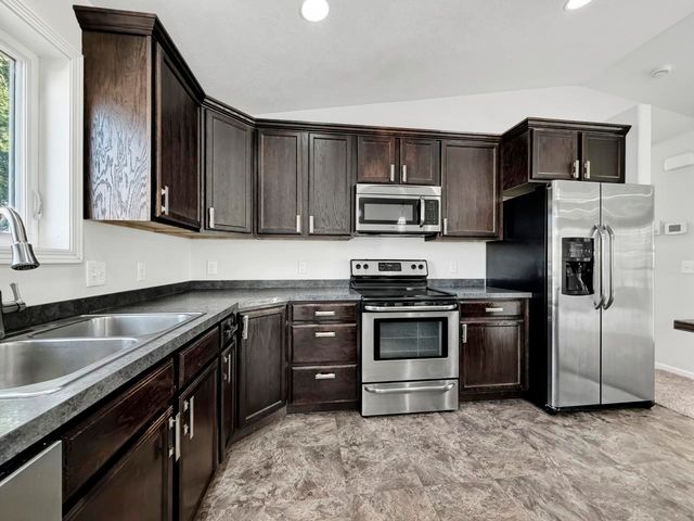 1801 Sunset Blvd, Minot, ND 58703
