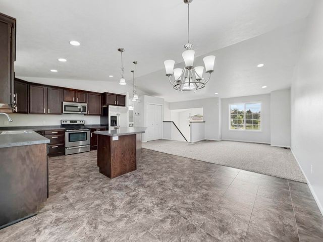 1801 Sunset Blvd, Minot, ND 58703