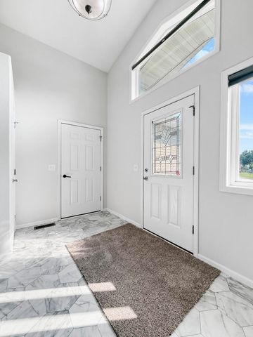 1801 Sunset Blvd, Minot, ND 58703