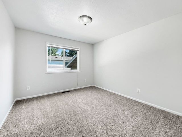 1801 Sunset Blvd, Minot, ND 58703