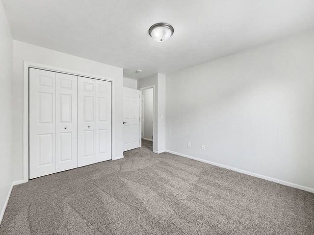 1801 Sunset Blvd, Minot, ND 58703