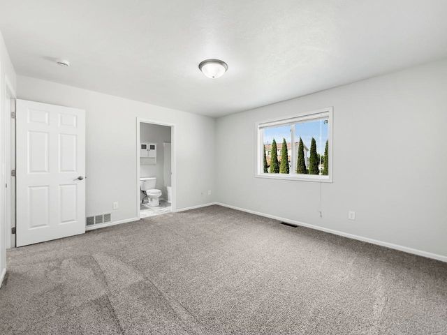 1801 Sunset Blvd, Minot, ND 58703