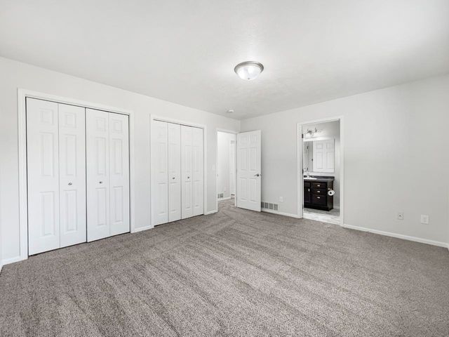 1801 Sunset Blvd, Minot, ND 58703