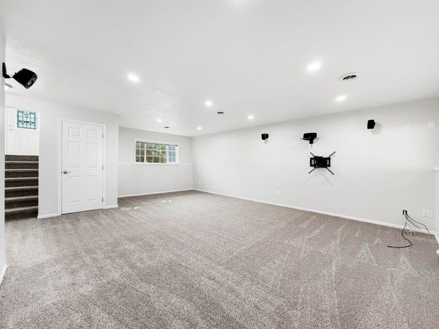 1801 Sunset Blvd, Minot, ND 58703