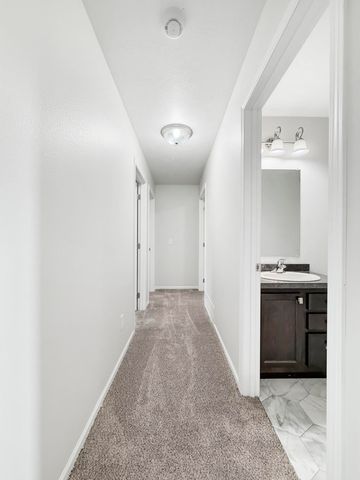 1801 Sunset Blvd, Minot, ND 58703