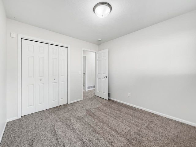 1801 Sunset Blvd, Minot, ND 58703