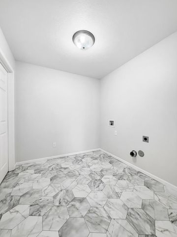 1801 Sunset Blvd, Minot, ND 58703
