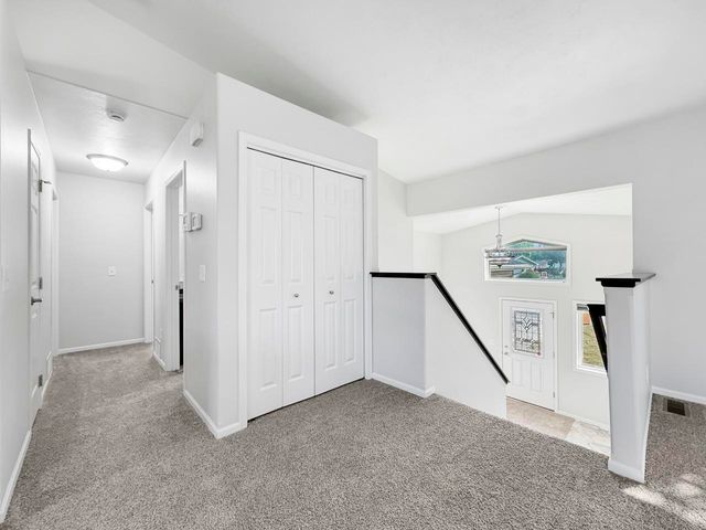 1801 Sunset Blvd, Minot, ND 58703