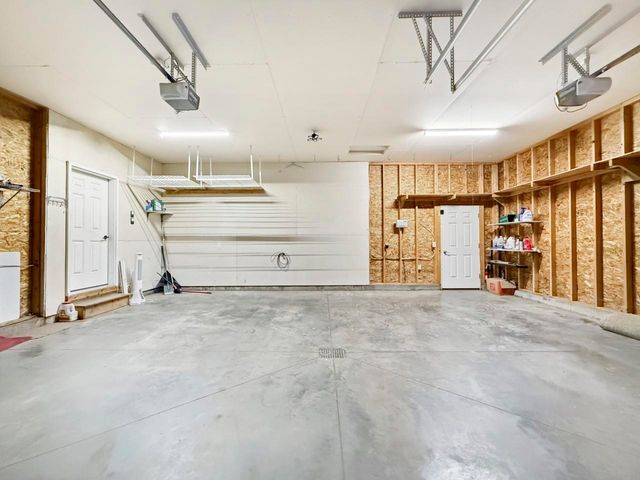 1801 Sunset Blvd, Minot, ND 58703