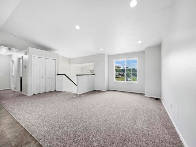 1801 Sunset Blvd, Minot, ND 58703