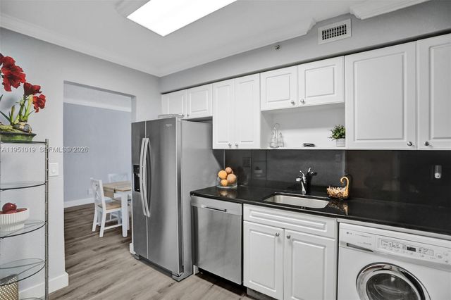 2501 S Ocean Dr 302, Hollywood, FL 33019