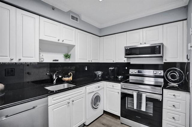 2501 S Ocean Dr 302, Hollywood, FL 33019