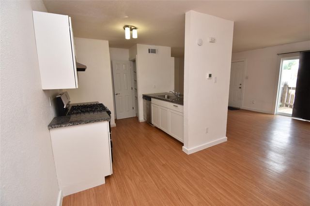 300 E Croslin ST 114, Austin, TX 78752