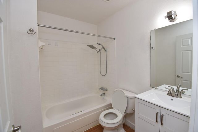 300 E Croslin ST 114, Austin, TX 78752