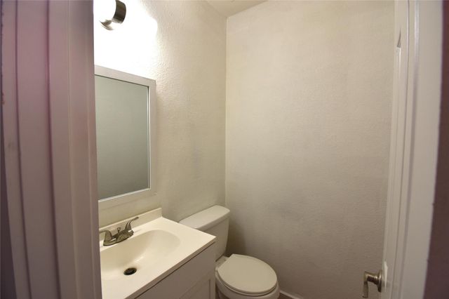 300 E Croslin ST 114, Austin, TX 78752