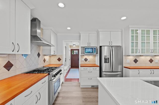 45 Woodridge Circle, Trumbull, CT 06611