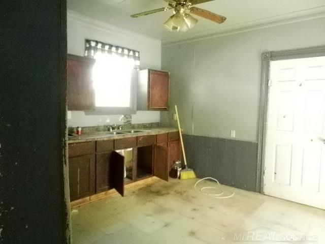33 Parkview Avenue, Mt Clemens, MI 48043