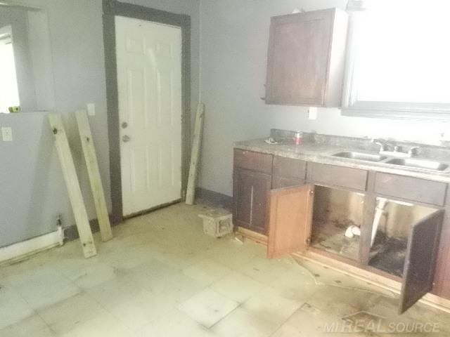 33 Parkview Avenue, Mt Clemens, MI 48043