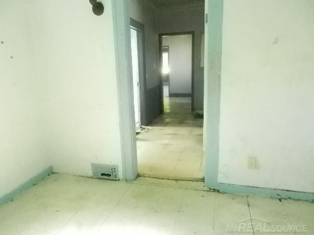 33 Parkview Avenue, Mt Clemens, MI 48043
