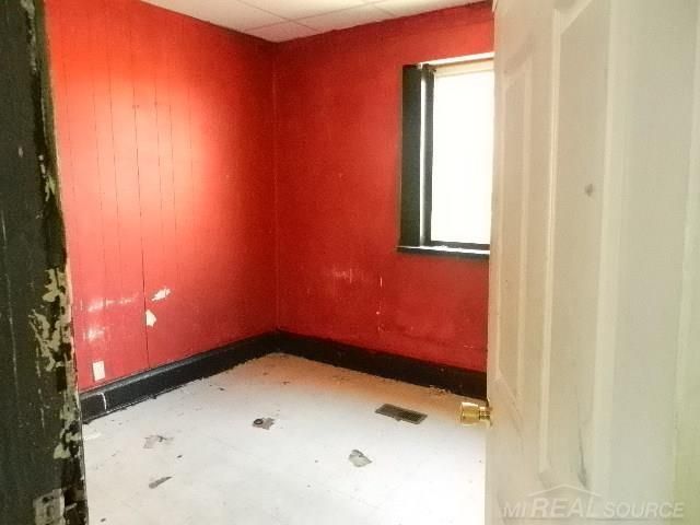 33 Parkview Avenue, Mt Clemens, MI 48043