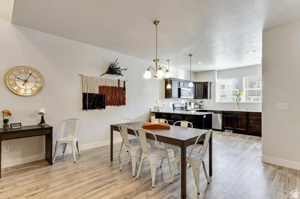 Image 4 of property listing at 2019 N 3930 W, Lehi, UT 84043