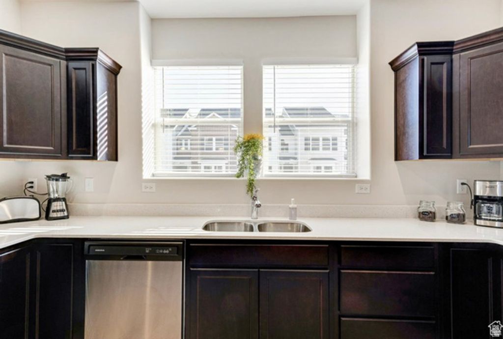 Image 7 of property listing at 2019 N 3930 W, Lehi, UT 84043