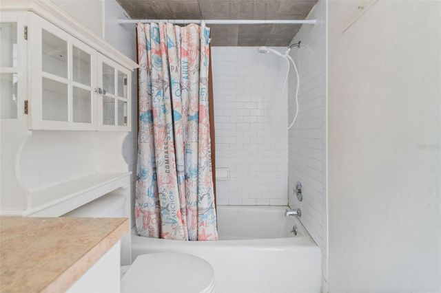 2418 N LINKS AVENUE, Sarasota, FL 34234