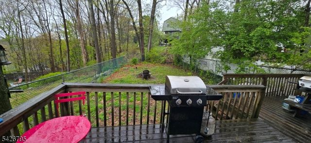 5 Geneva Trl, Hopatcong Boro, NJ 07843
