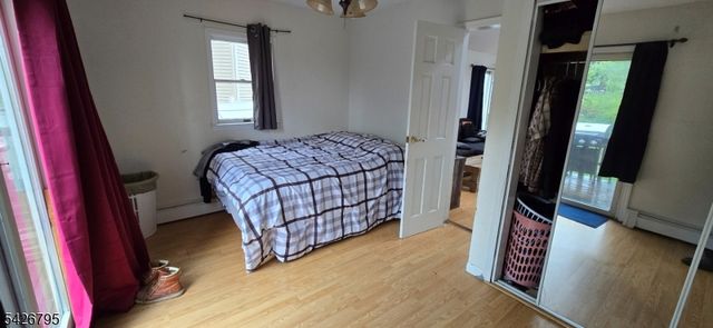 5 Geneva Trl, Hopatcong Boro, NJ 07843