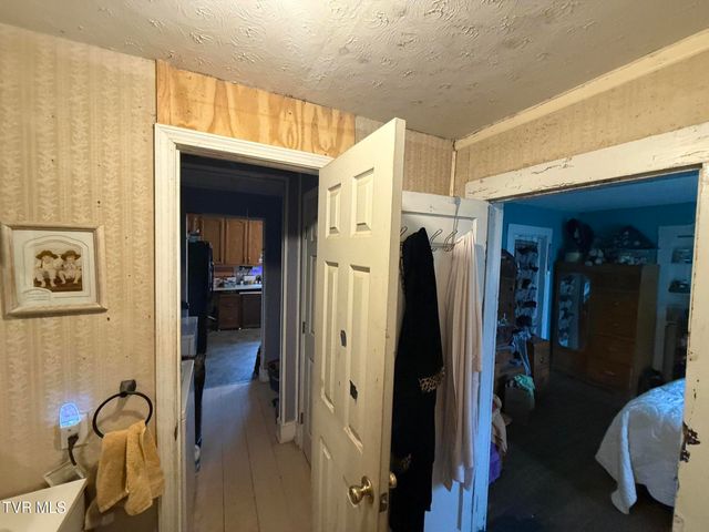 2228 Netherland Inn Road, Kingsport, TN 37660