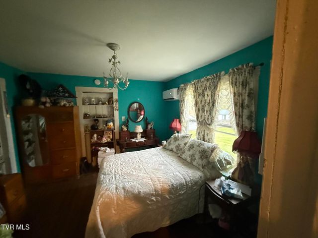 2228 Netherland Inn Road, Kingsport, TN 37660