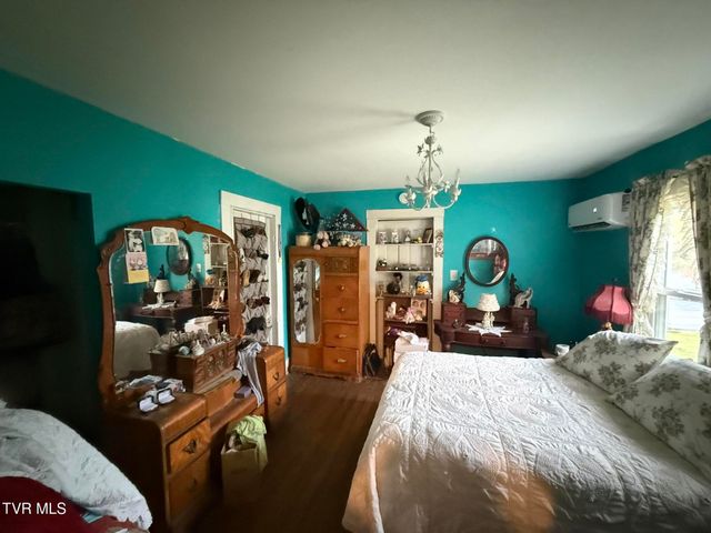 2228 Netherland Inn Road, Kingsport, TN 37660