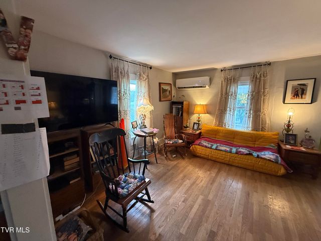 2228 Netherland Inn Road, Kingsport, TN 37660