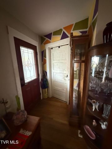 2228 Netherland Inn Road, Kingsport, TN 37660