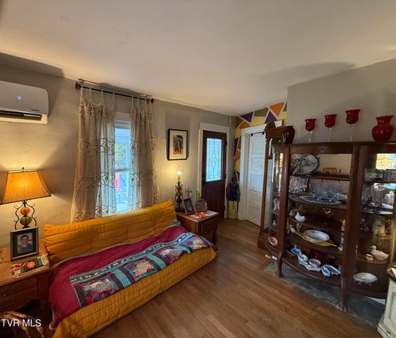 2228 Netherland Inn Road, Kingsport, TN 37660