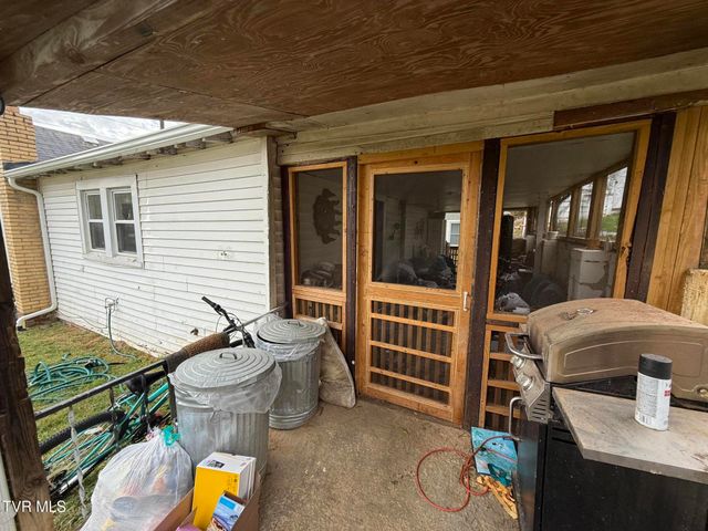 2228 Netherland Inn Road, Kingsport, TN 37660