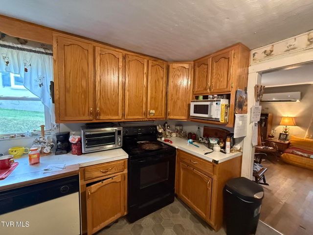 2228 Netherland Inn Road, Kingsport, TN 37660