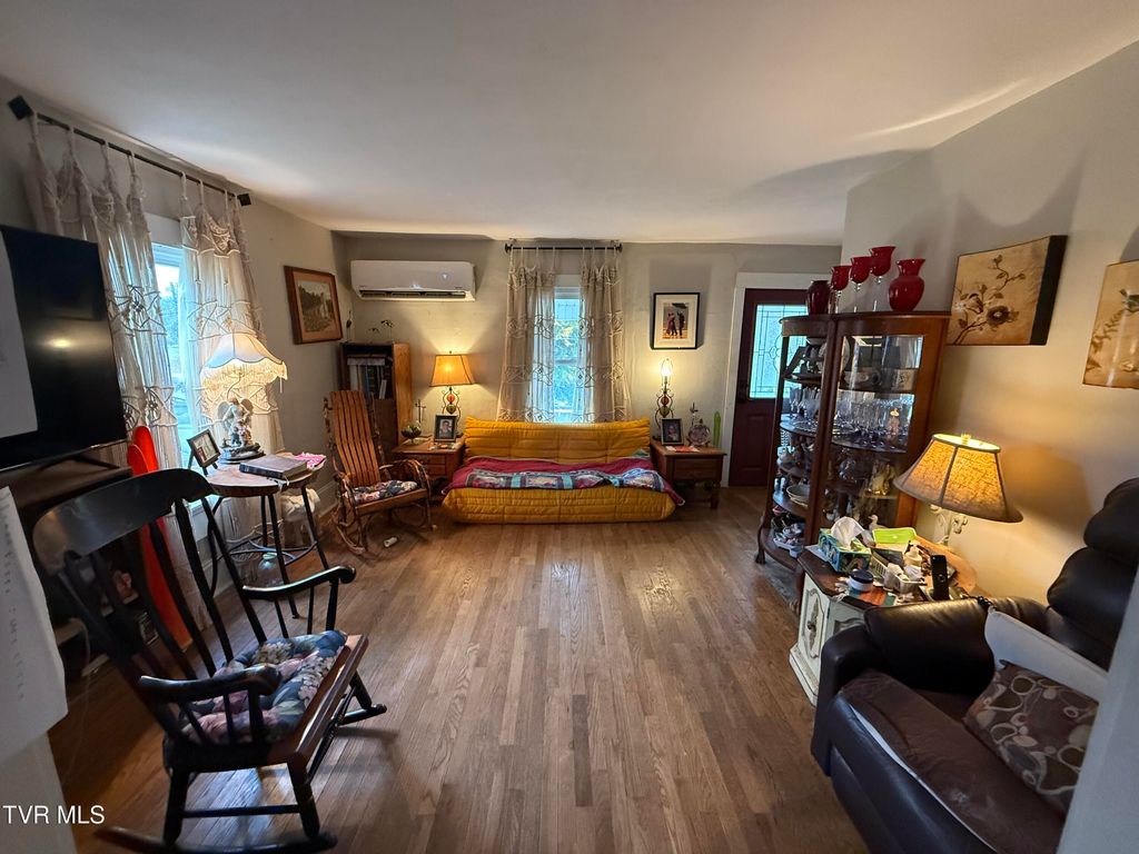 2228 Netherland Inn Road, Kingsport, TN 37660