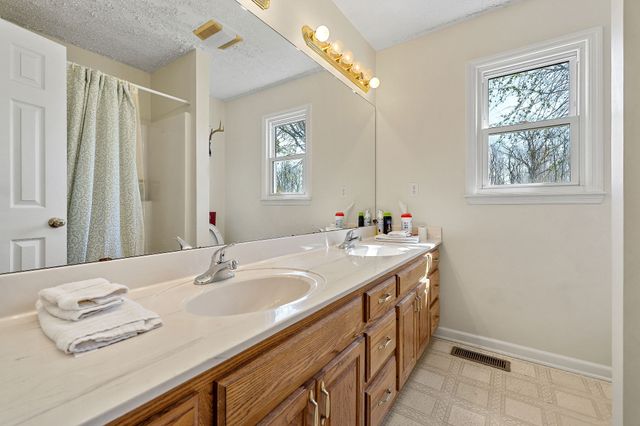 1260 Coconut Ridge Rd, Smithville, TN 37166
