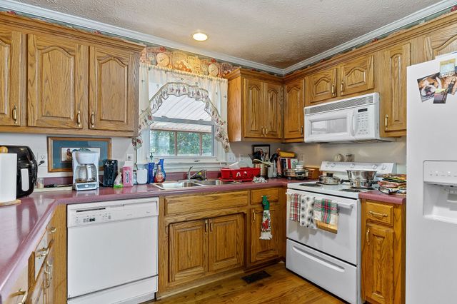 1260 Coconut Ridge Rd, Smithville, TN 37166