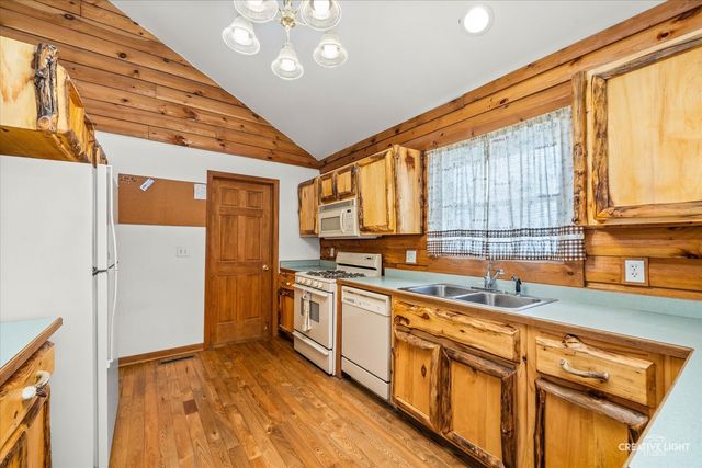 122 Belle Rive Drive, Millington, IL 60537