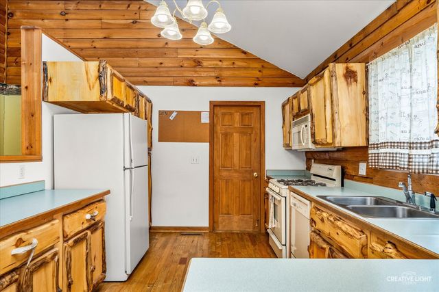 122 Belle Rive Drive, Millington, IL 60537