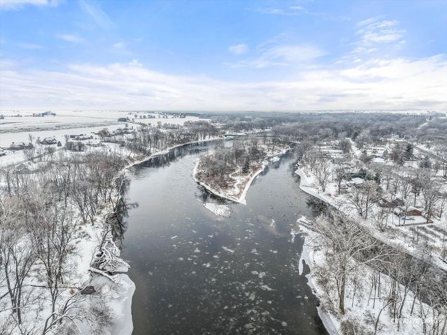 122 Belle Rive Drive, Millington, IL 60537