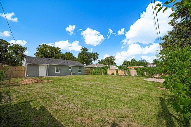 52 Penway Street, Houston, TX 77022
